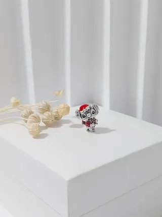 Charm Pandora Perro con Gorro Rojo