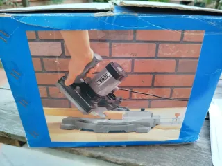 Sierra ingletadora Kinzo