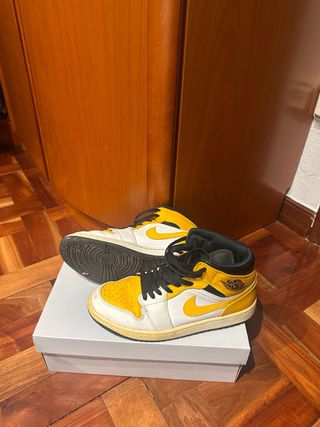 Nike Air Jordan 1 Mid Amarillo/Blanco