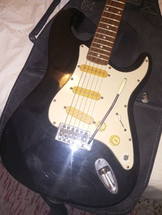 Guitarra Eléctrica Sonora + Amp + Estuche