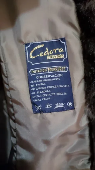 Abrigo piel sintética pelo largo talla 46