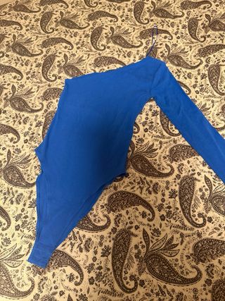 Body asimétrico ZARA azul eléctrico Talla L