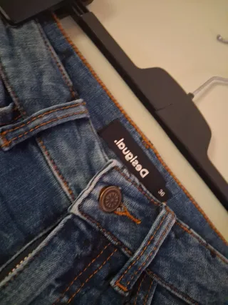 Pantalones Desigual con etiquetas