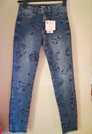 Pantalones Desigual con etiquetas