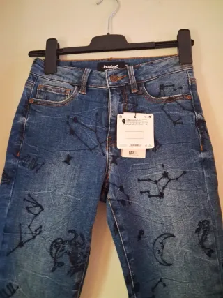 Pantalones Desigual con etiquetas