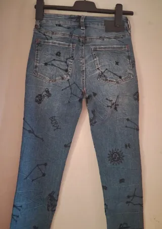 Pantalones Desigual con etiquetas