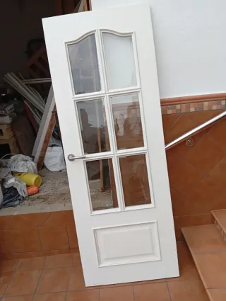 Puerta de paso blanca con cristales