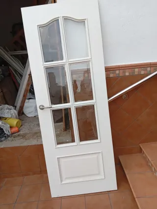 Puerta de paso blanca con cristales
