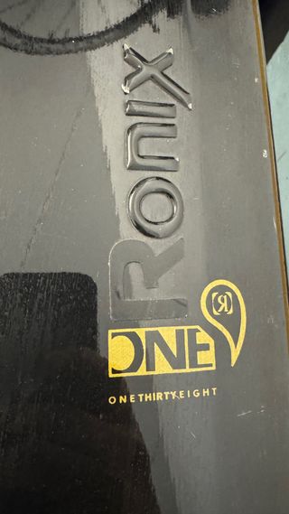 Tabla Wakeboard RONIX con Fijaciones RONIX Y FUNDA