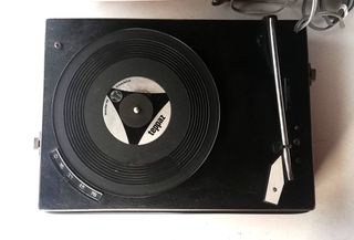 Tocadiscos Teppaz Rojo aguja moderna. Funcionando.