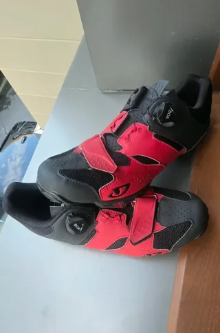 Zapatillas MTB de Giro Negras y Rojas