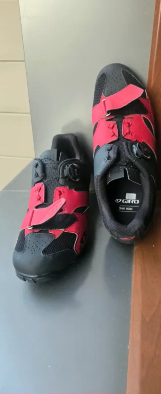 Zapatillas MTB de Giro Negras y Rojas