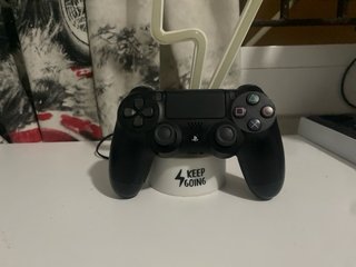 PS4 Slim 1 TB + 2 mandos originales + 3 juegos