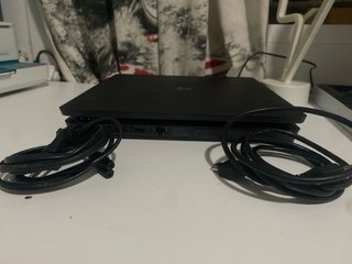 PS4 Slim 1 TB + 2 mandos originales + 3 juegos