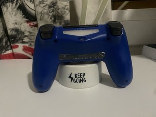 PS4 Slim 1 TB + 2 mandos originales + 3 juegos
