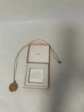 Collar con CD Dior Perfumador