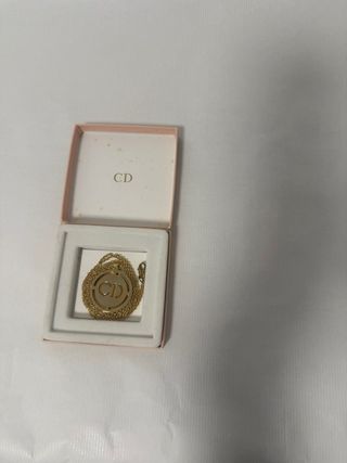 Collar con CD Dior Perfumador