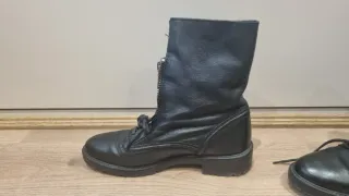 Botas negras con cordones y cremallera