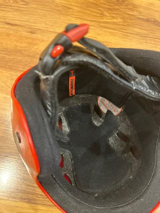 Casco de esquí rojo para niño/a marca Atomic