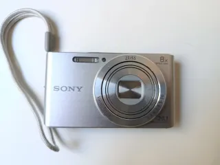 Cámara Sony 20.1 MP Zoom Óptico 8x SDC-830 "LEER"