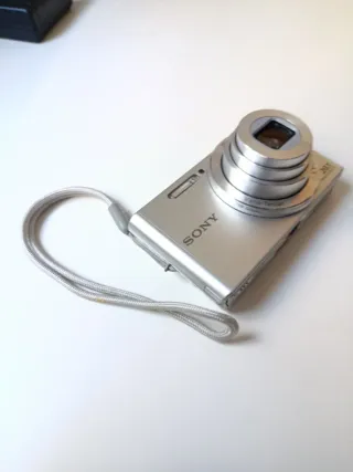 Cámara Sony 20.1 MP Zoom Óptico 8x SDC-830 "LEER"