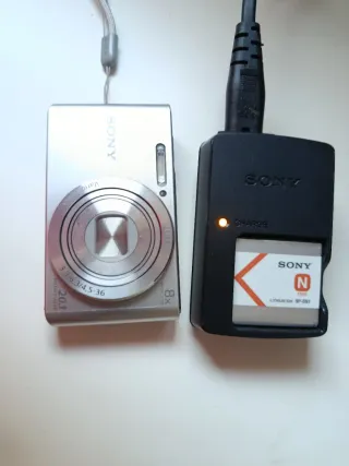 Cámara Sony 20.1 MP Zoom Óptico 8x SDC-830 "LEER"