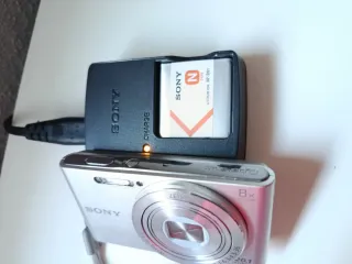 Cámara Sony 20.1 MP Zoom Óptico 8x SDC-830 "LEER"