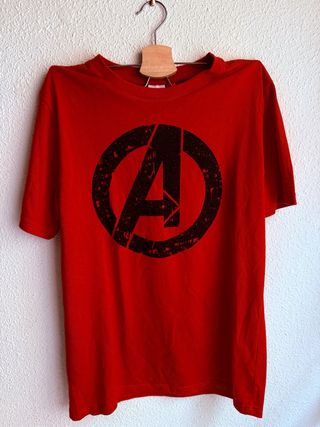 Camiseta Hombre Roja Logo Avengers
