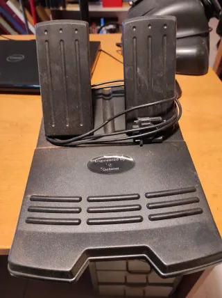 Volante Ferrari PC y Pedales