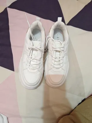 Deportivas plataforma blancas Stradivarius