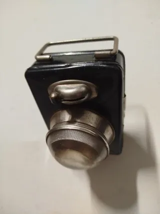 Linterna antigua negra