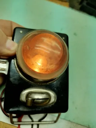 Linterna antigua negra