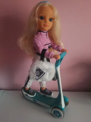 Muñeca Barbie con Patinete