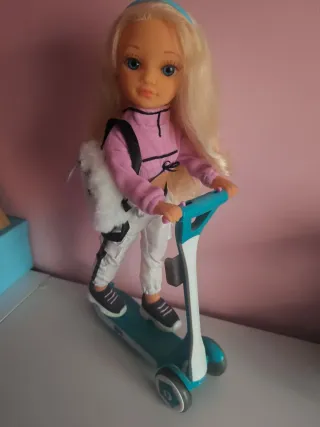 Muñeca Barbie con Patinete