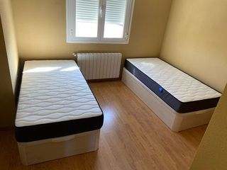 Camas: Canape abatible de madera. Colchones visco