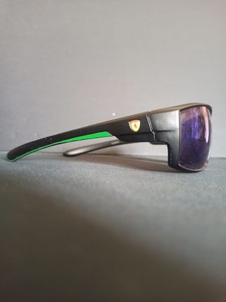 Gafas de Sol Ferrari Negras con Lente Multicolor