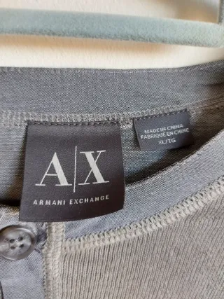 Armani Exchange Camiseta Henley Gris Manga Larga