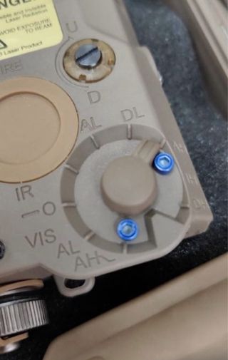 Casella laser Peq15 IR