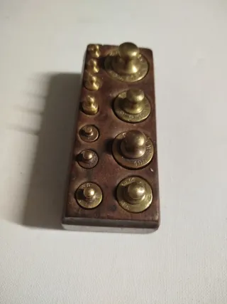 Juego de pesas de latón