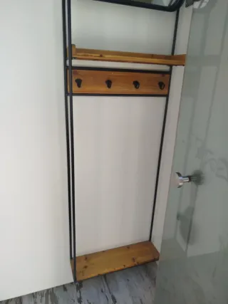 Specchio ingresso con appendiabiti e ripiano