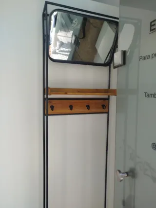 Specchio ingresso con appendiabiti e ripiano