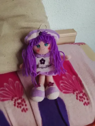 Peluche Muñeca Morada con Vestido