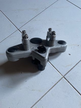 Tija con contacto BMW R850R