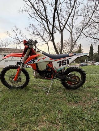KTM 300 2t EXC TPI Enduro Moto 2023.