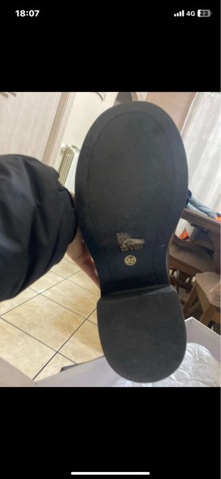 Mocassini neri con catena dorata