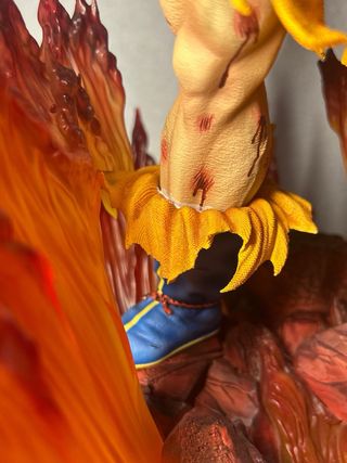 Figura Goku Super Saiyan Lava 1/6