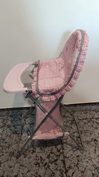 Trona de juguete rosa con estampado