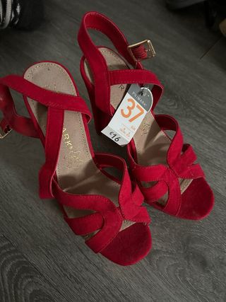 Tacones rojos Primark talla 37