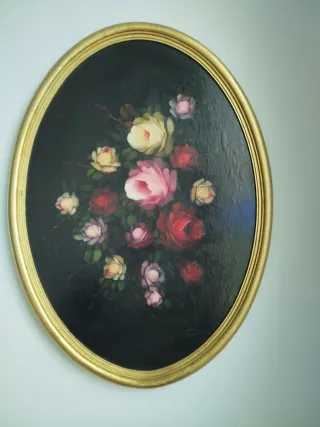 Quadri floreali vintage su sfondo scuro