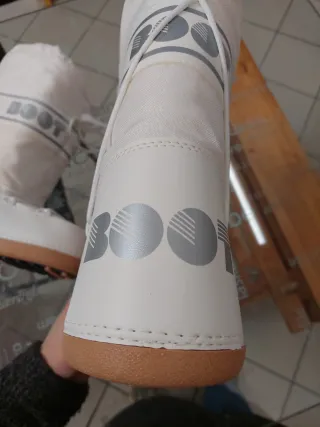 Stivali da neve bianchi ,comodi ,leggeri, NUOVO